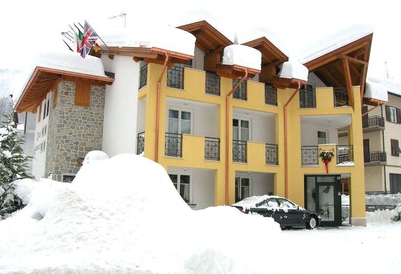 فندق Garni Sottobosco