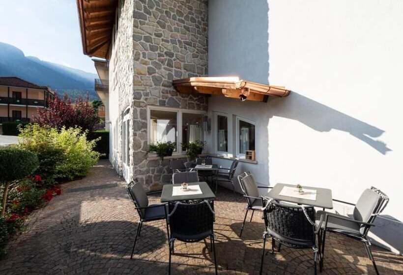 فندق Garni Sottobosco