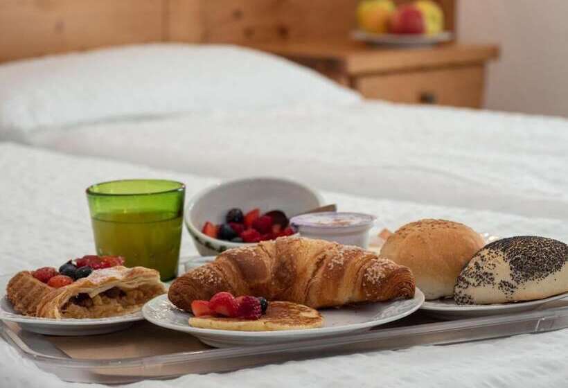 فندق Garni Sottobosco