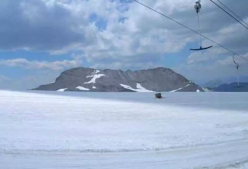 هتل Genziana