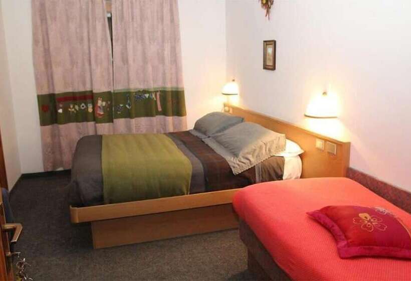 בית מלון כפרי Genziana