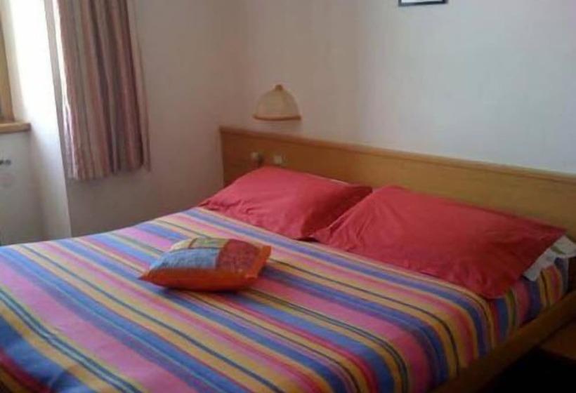 בית מלון כפרי Genziana