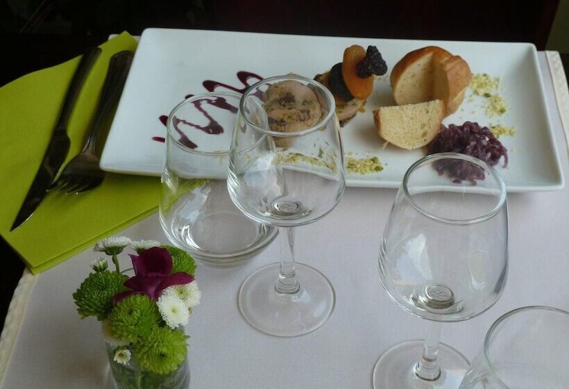 ホテル Hôtel Concorde   Rodez Centre Ville