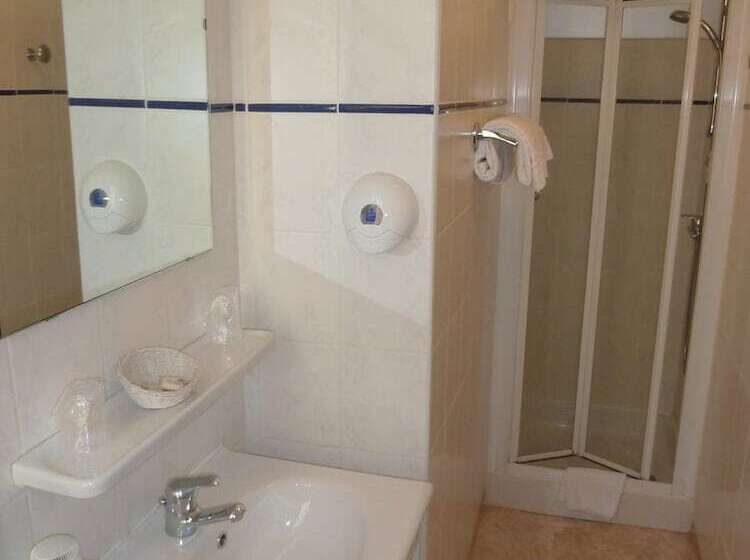 ホテル Hôtel Concorde   Rodez Centre Ville