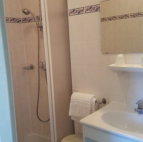 ホテル Hôtel Concorde   Rodez Centre Ville