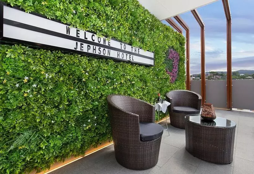 Jephson Hotel & Apartments