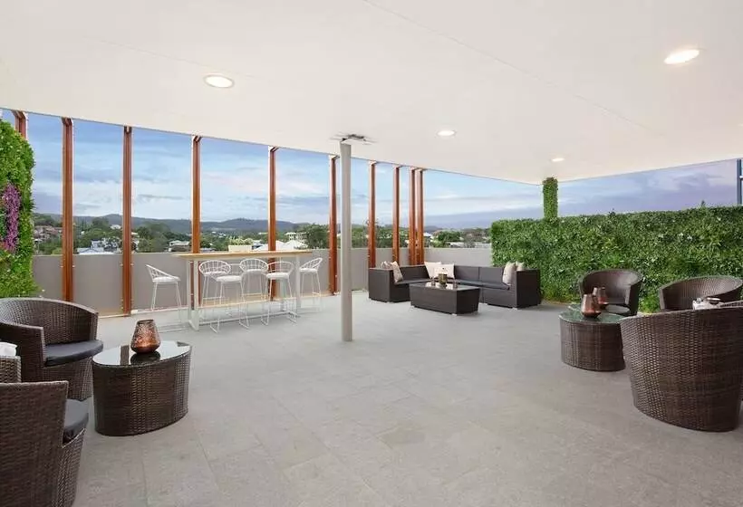 Jephson Hotel & Apartments