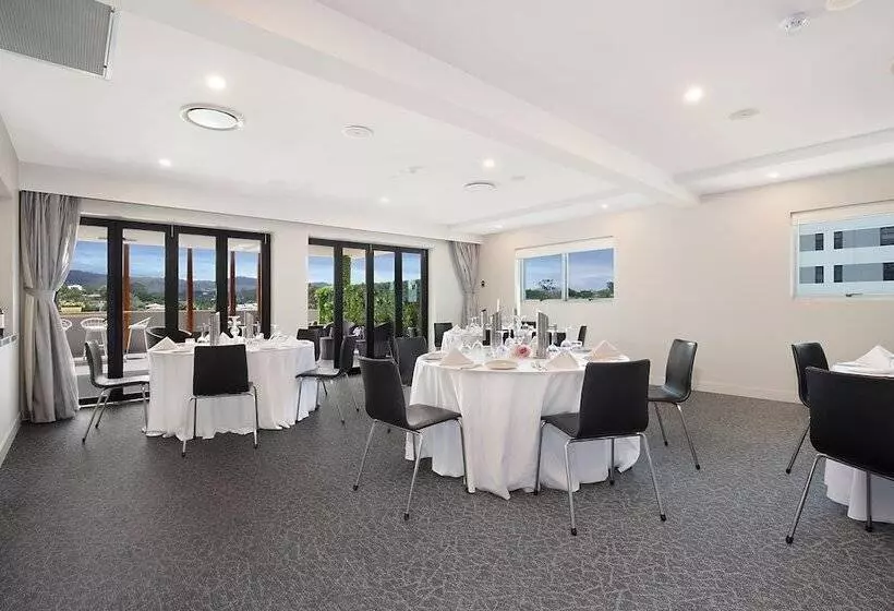 Jephson Hotel & Apartments