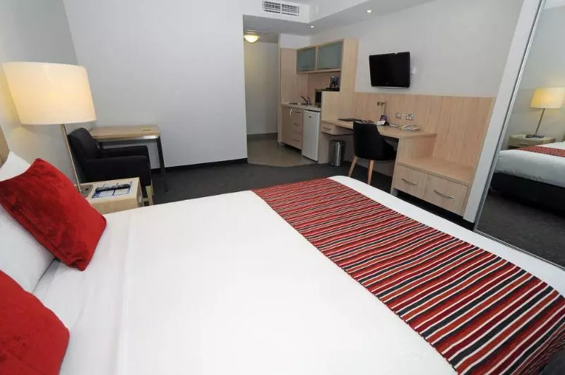 Jephson Hotel & Apartments