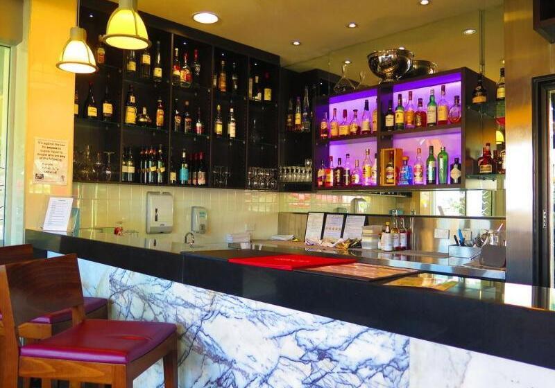 Jephson Hotel & Apartments