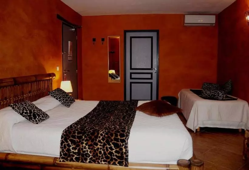 Отель Le Saint Jean