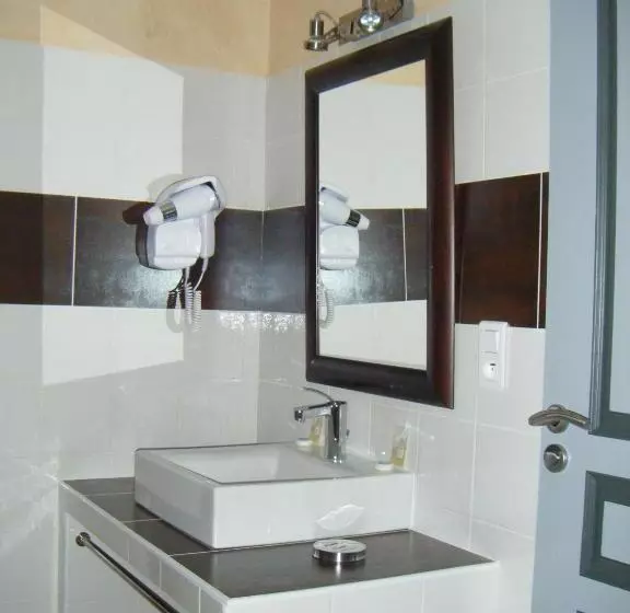 Отель Le Saint Jean