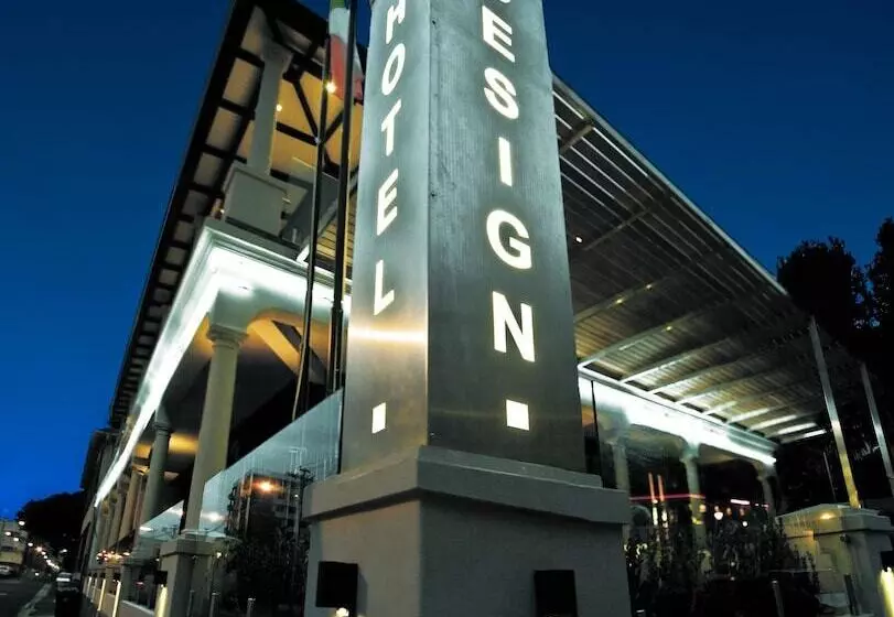 هتل On The Promenade