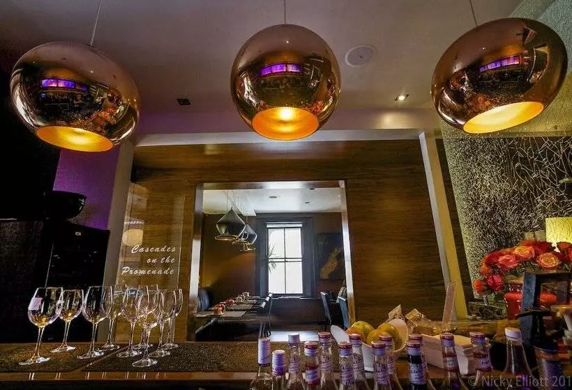 هتل On The Promenade