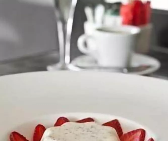 هتل On The Promenade