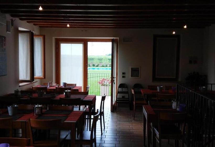 בית מלון כפרי Relais Corte Pontigliardo