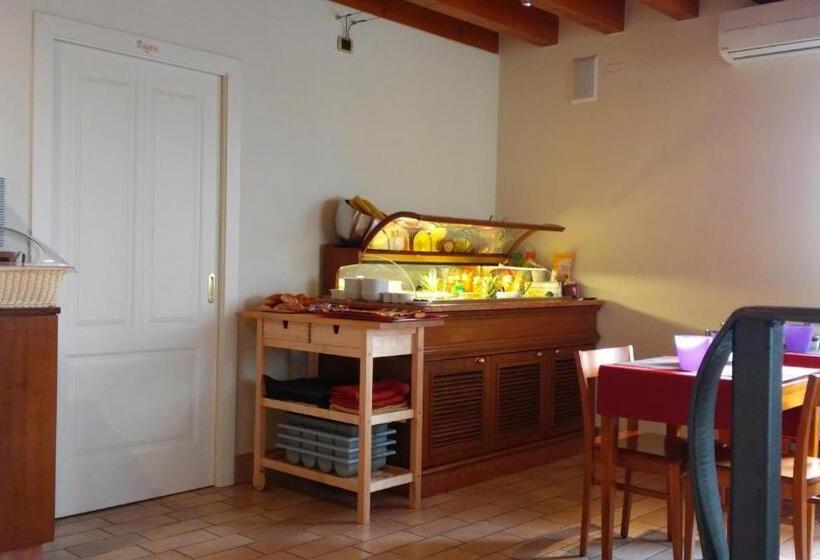 בית מלון כפרי Relais Corte Pontigliardo