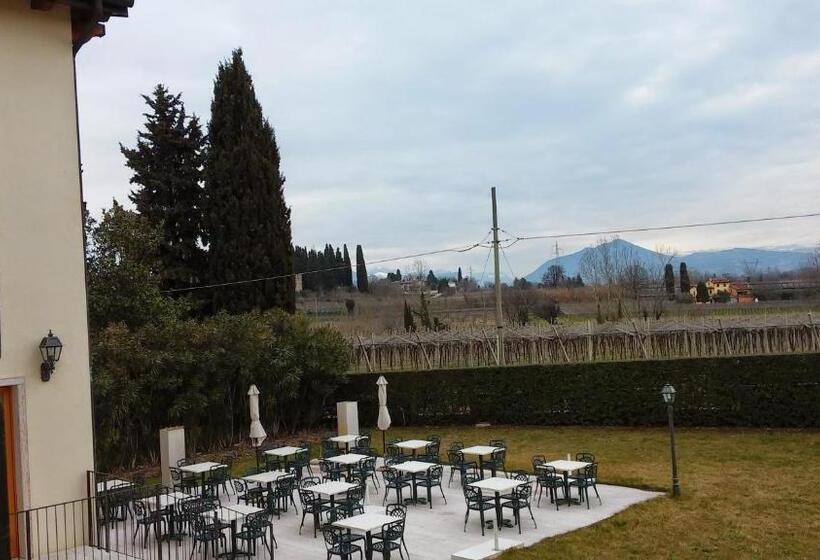 בית מלון כפרי Relais Corte Pontigliardo