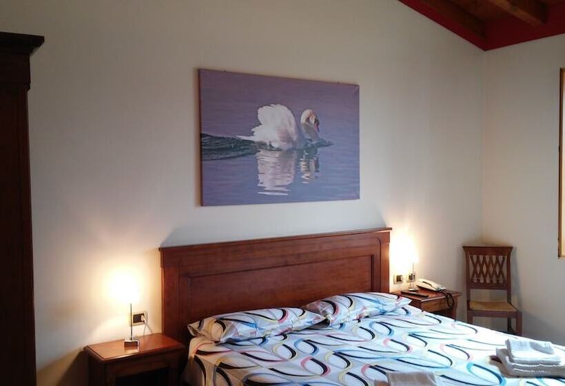 בית מלון כפרי Relais Corte Pontigliardo