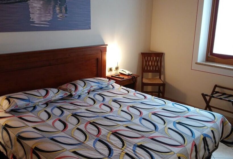 בית מלון כפרי Relais Corte Pontigliardo