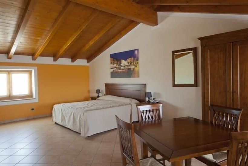 בית מלון כפרי Relais Corte Pontigliardo