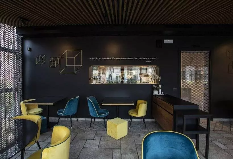 هتل Ristorante Eurossola