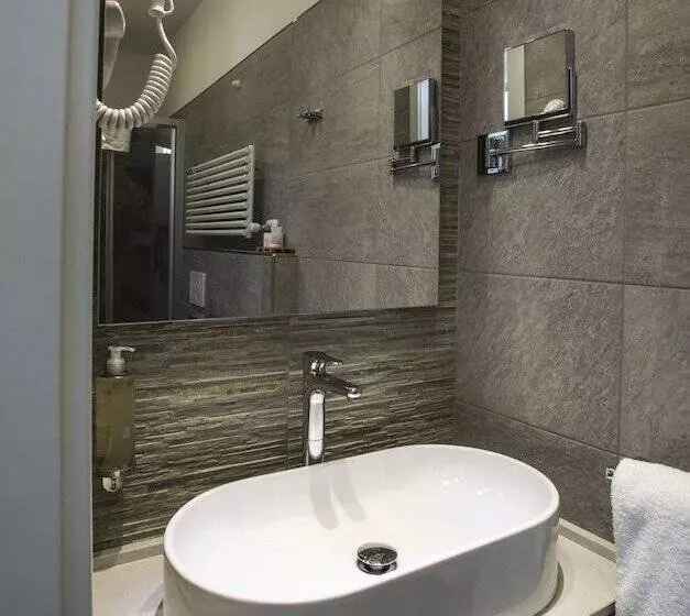 هتل Ristorante Eurossola