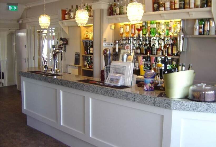 בית מלון כפרי The Cliffemount