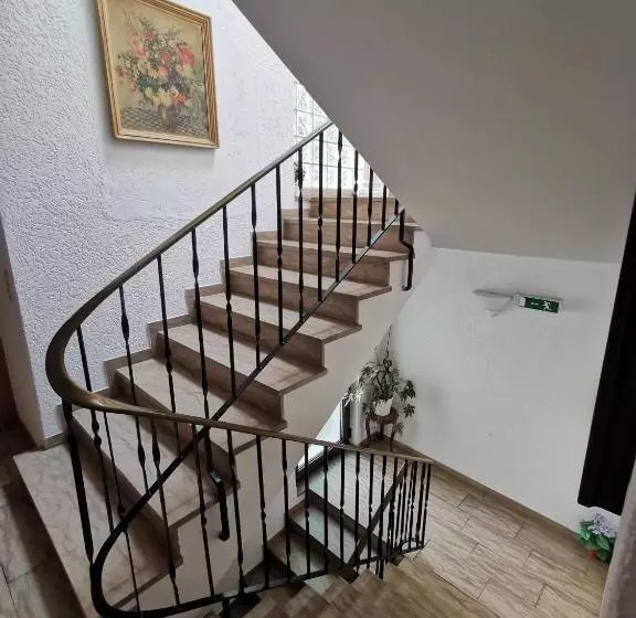 בית מלון כפרי Zu Den Burgen