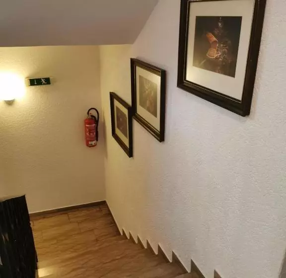 ホテル Zu Den Burgen