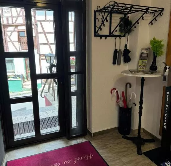 ホテル Zu Den Burgen