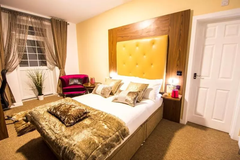 Ifield Court Hotel & Restaurant