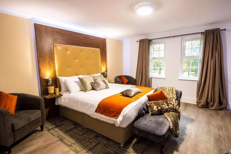 Ifield Court Hotel & Restaurant