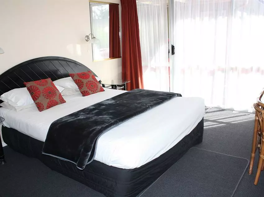 Lisa Rose Motel