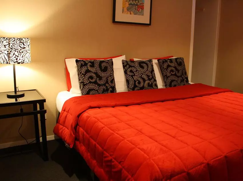 Lisa Rose Motel