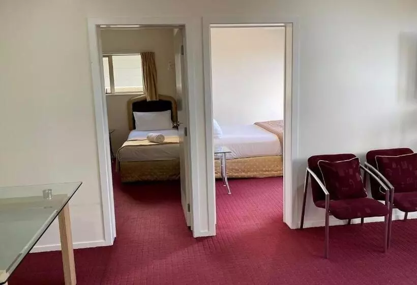 מוטל Chantillys Motor Lodge