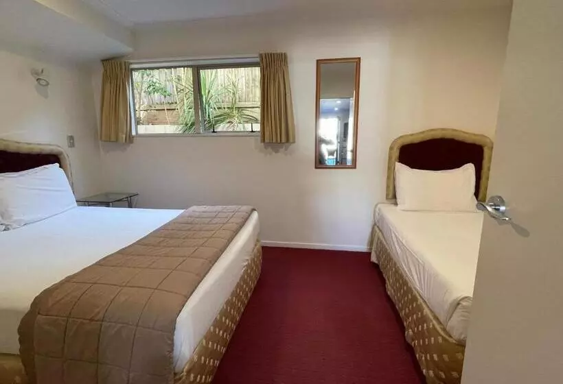 מוטל Chantillys Motor Lodge