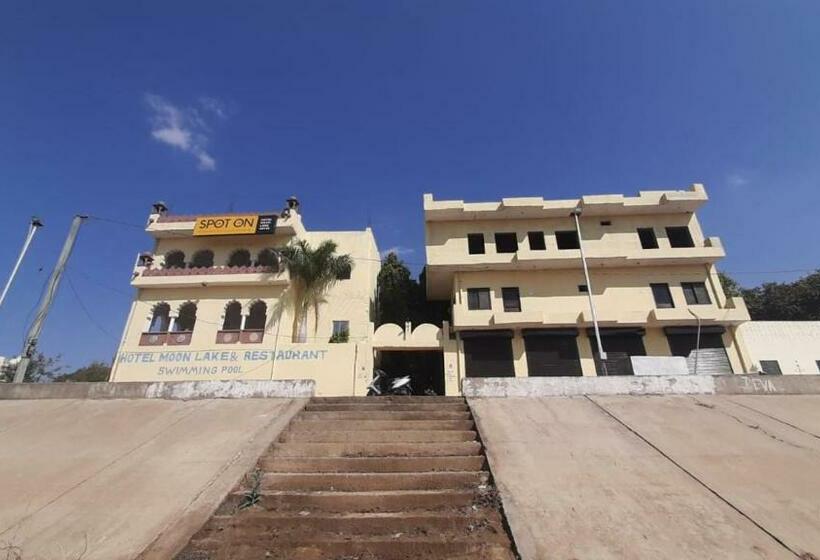 Hotel Moon Lake