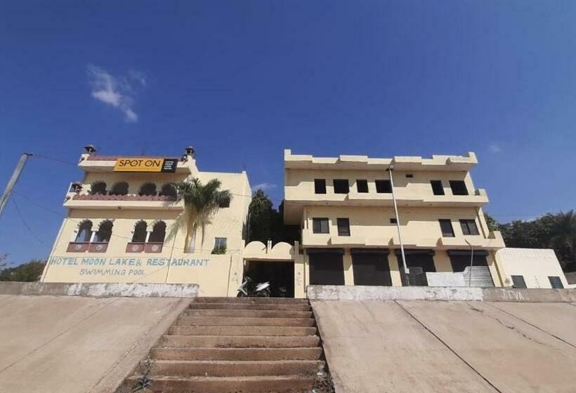 Hotel Moon Lake