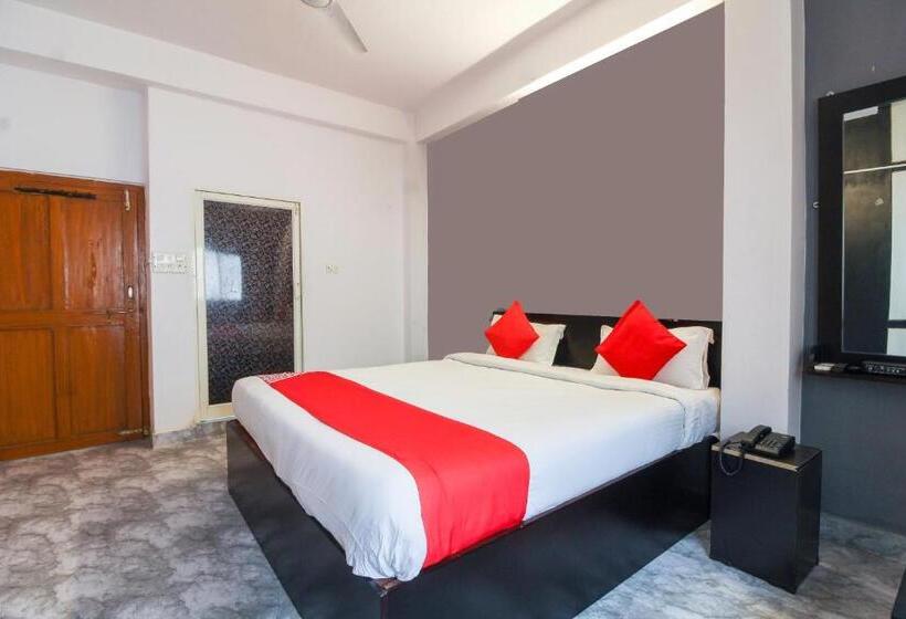 בית מלון כפרי Oyo 68235 Rresidency