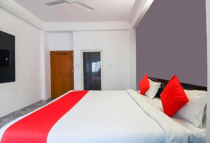 בית מלון כפרי Oyo 68235 Rresidency