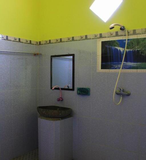 Отель Bronze Bungalows