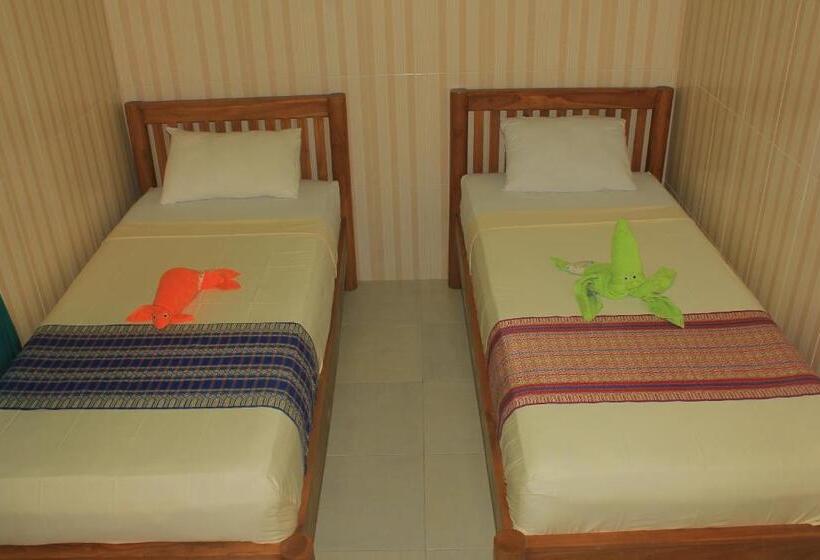 Отель Bronze Bungalows