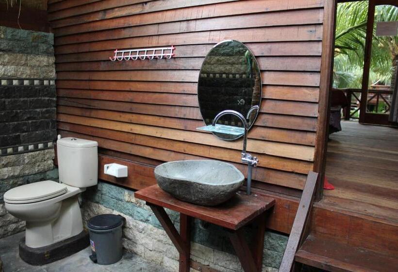 Отель Bronze Bungalows