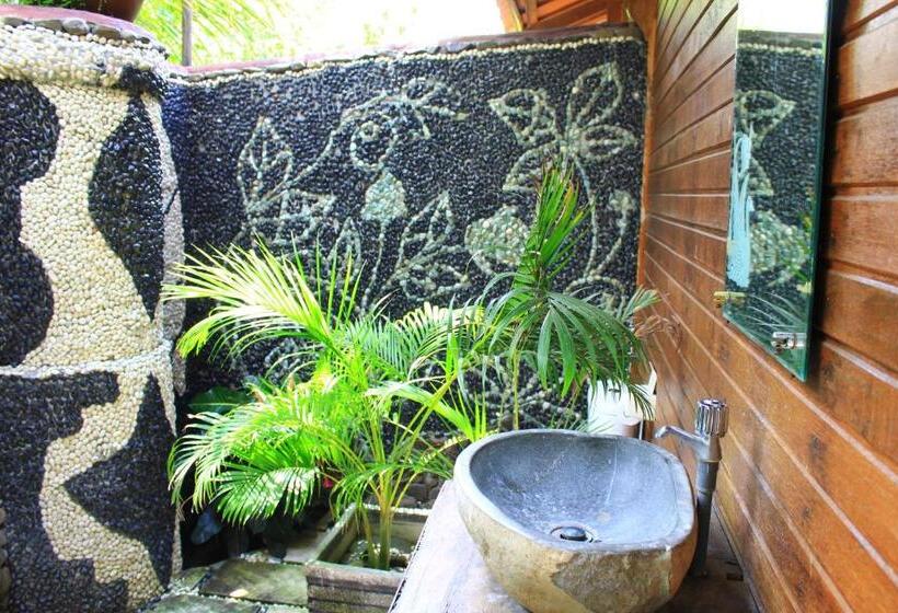 Отель Bronze Bungalows