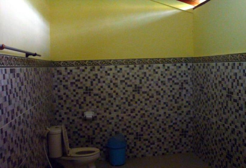 Отель Bronze Bungalows