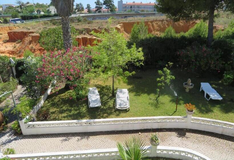 تختخواب و صبحانه Villa Alcaide