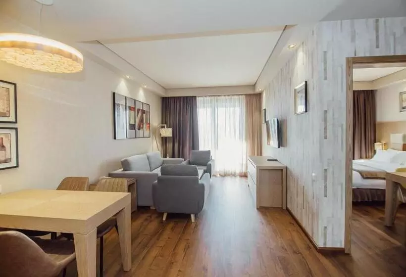 Dreamland Oasis Apart