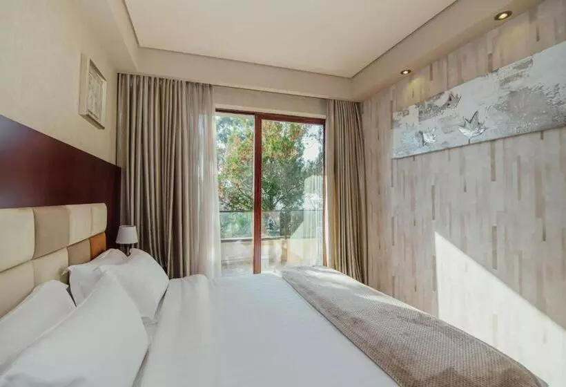 Dreamland Oasis Apart