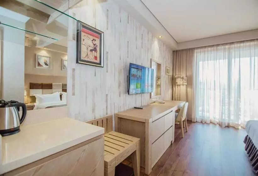Dreamland Oasis Apart